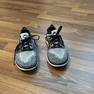 Women’s Nike Flyknit Free Sneakers size 7 (but run small)